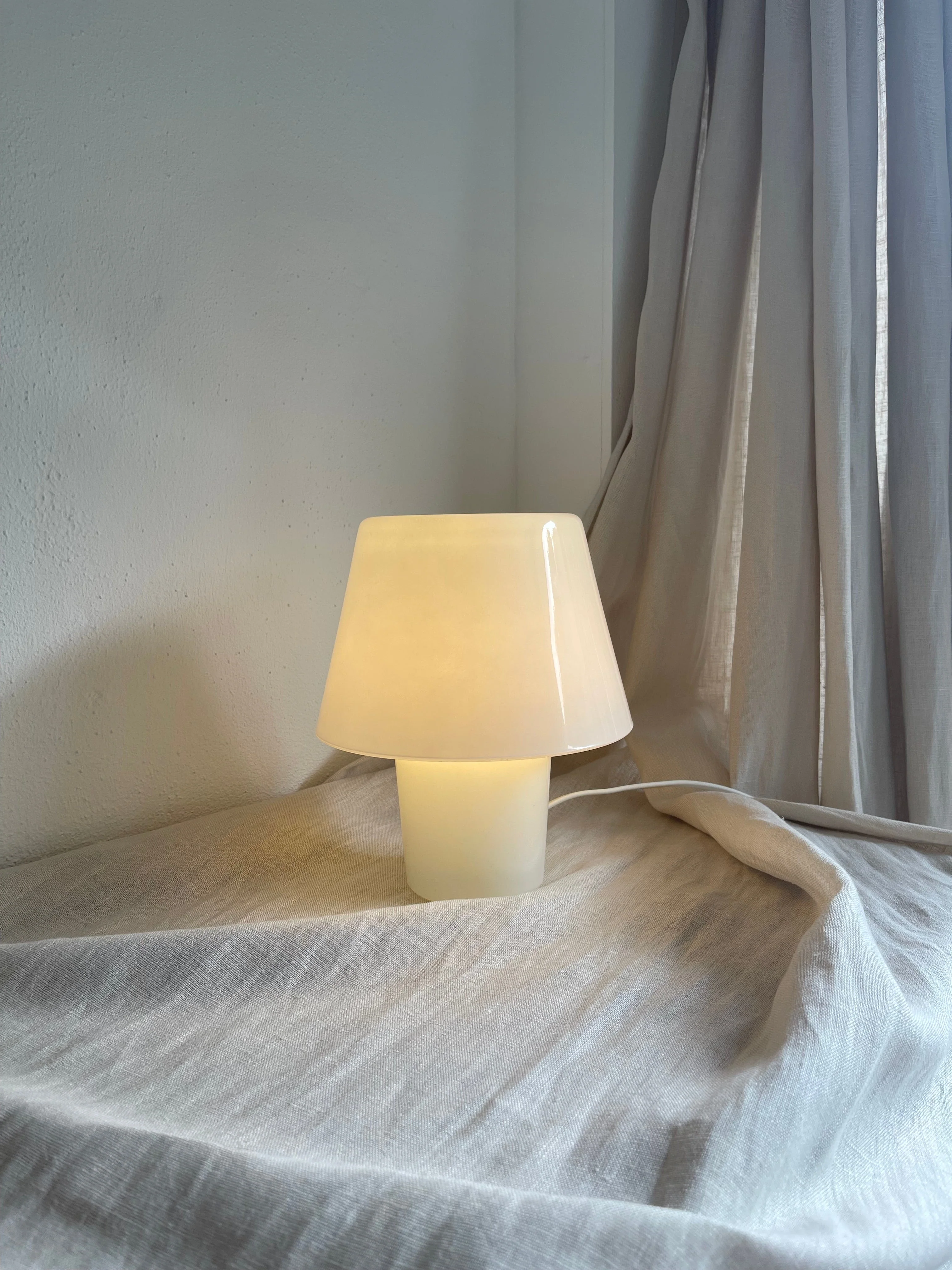 Vintage Ikea Gavik | White glass mushroom lamp | Vintage Helena Svensson | Vintage Ikea lamp